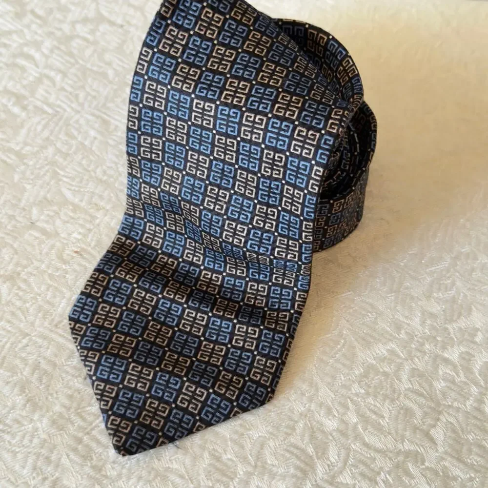 Givenchy Paris 4G 100% Silk Mens Tie Classic Hallmark Monogram Made in Italy